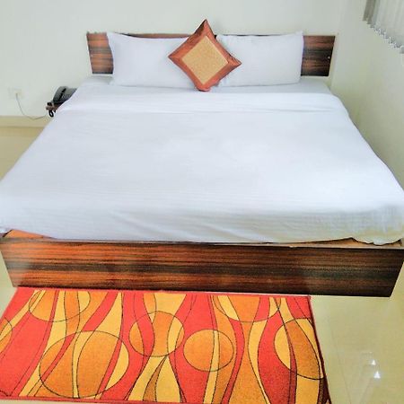 The Radiance Suites And Apartment Ню Делхи Екстериор снимка