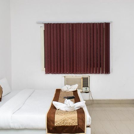 The Radiance Suites And Apartment Ню Делхи Екстериор снимка