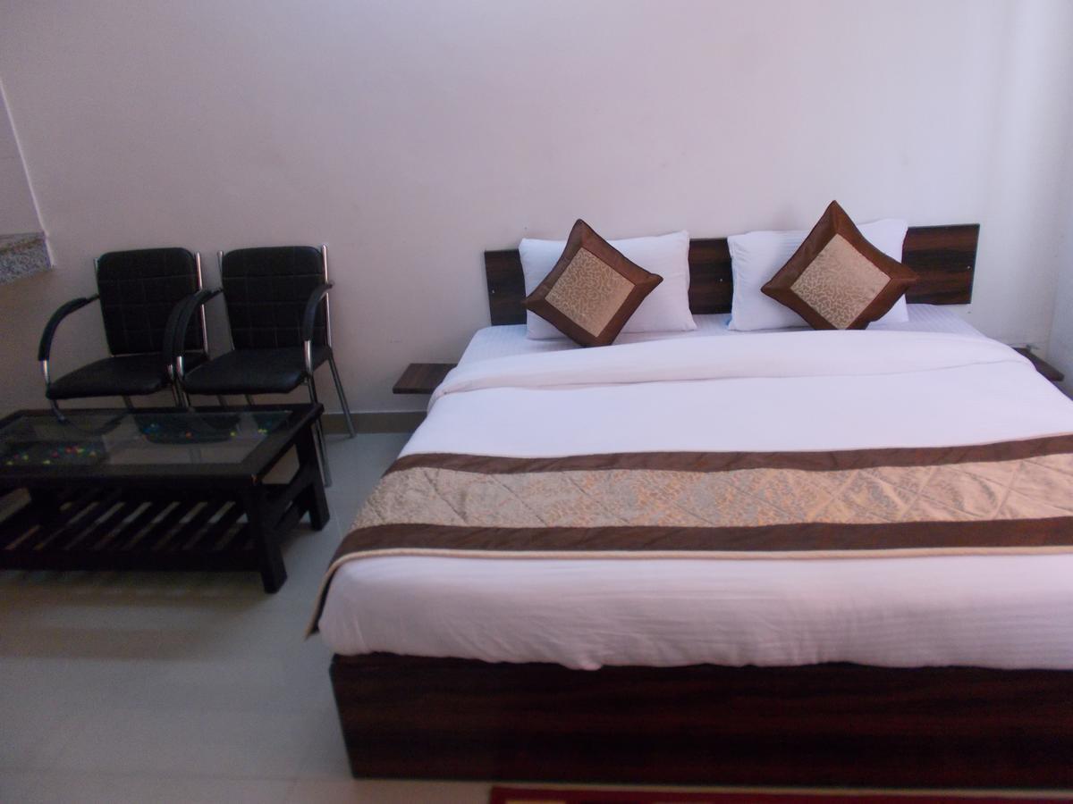 The Radiance Suites And Apartment Ню Делхи Екстериор снимка