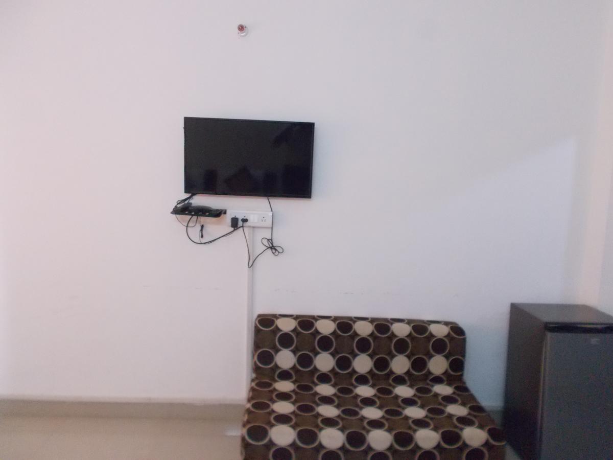The Radiance Suites And Apartment Ню Делхи Екстериор снимка