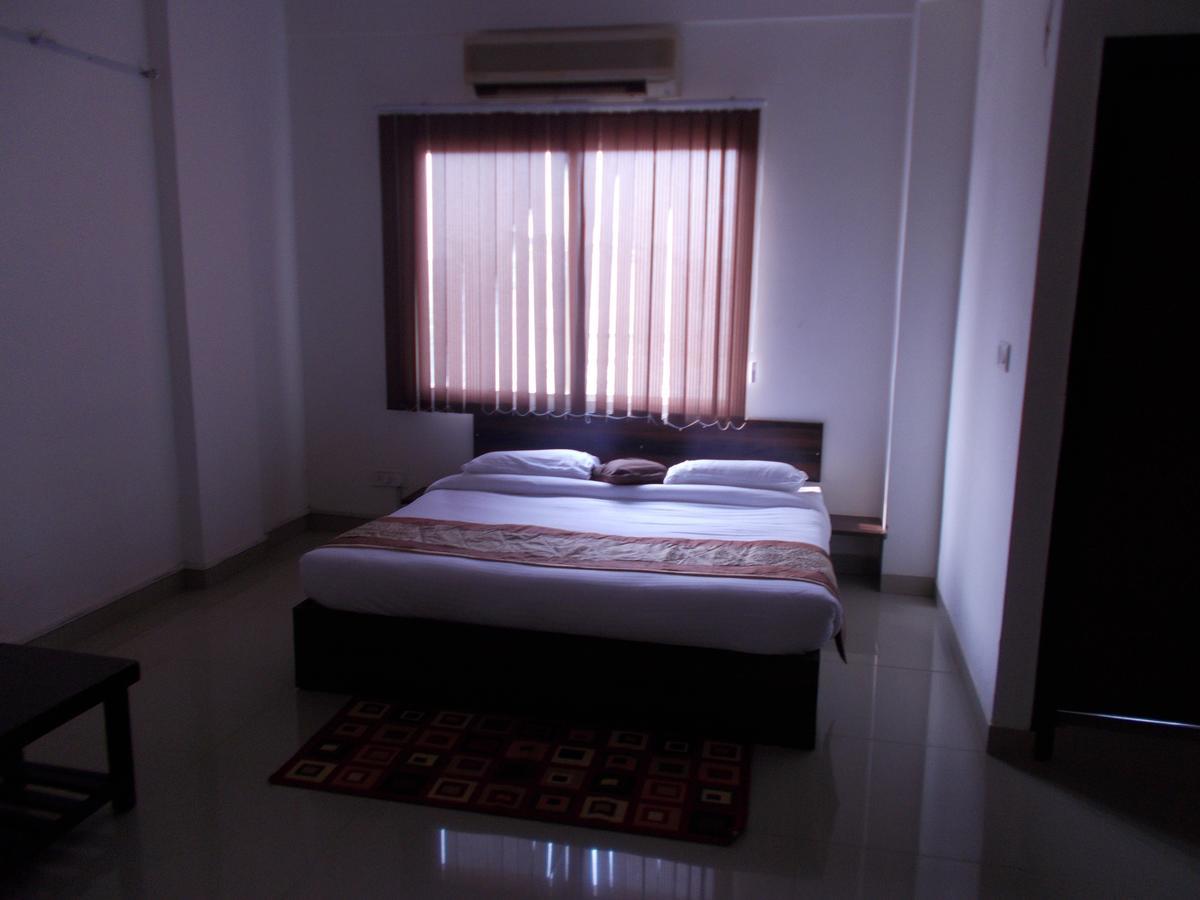The Radiance Suites And Apartment Ню Делхи Екстериор снимка