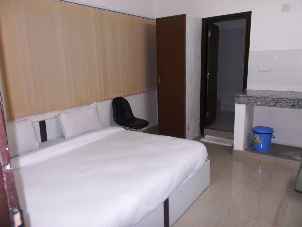 The Radiance Suites And Apartment Ню Делхи Екстериор снимка