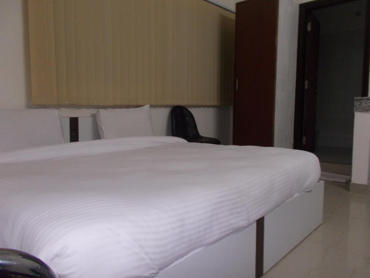 The Radiance Suites And Apartment Ню Делхи Екстериор снимка