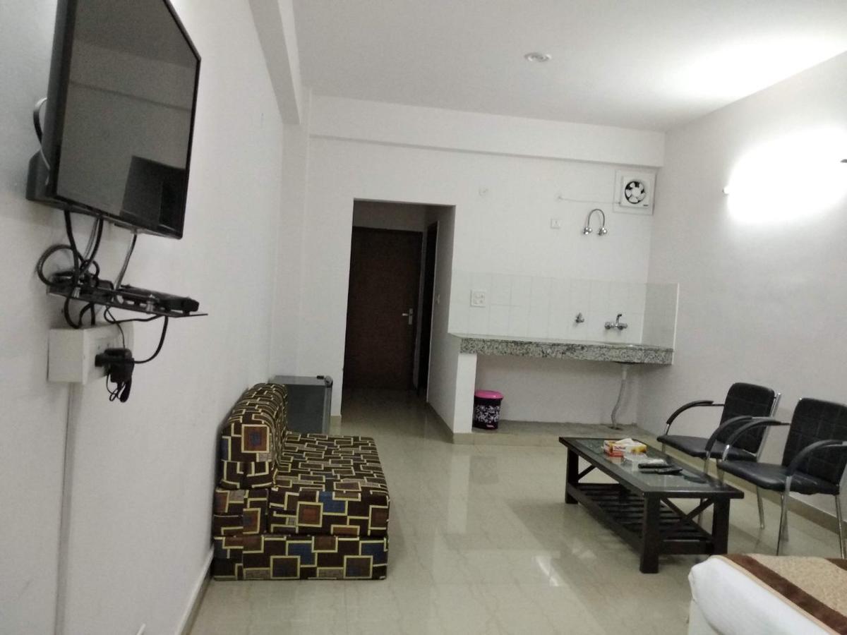 The Radiance Suites And Apartment Ню Делхи Екстериор снимка