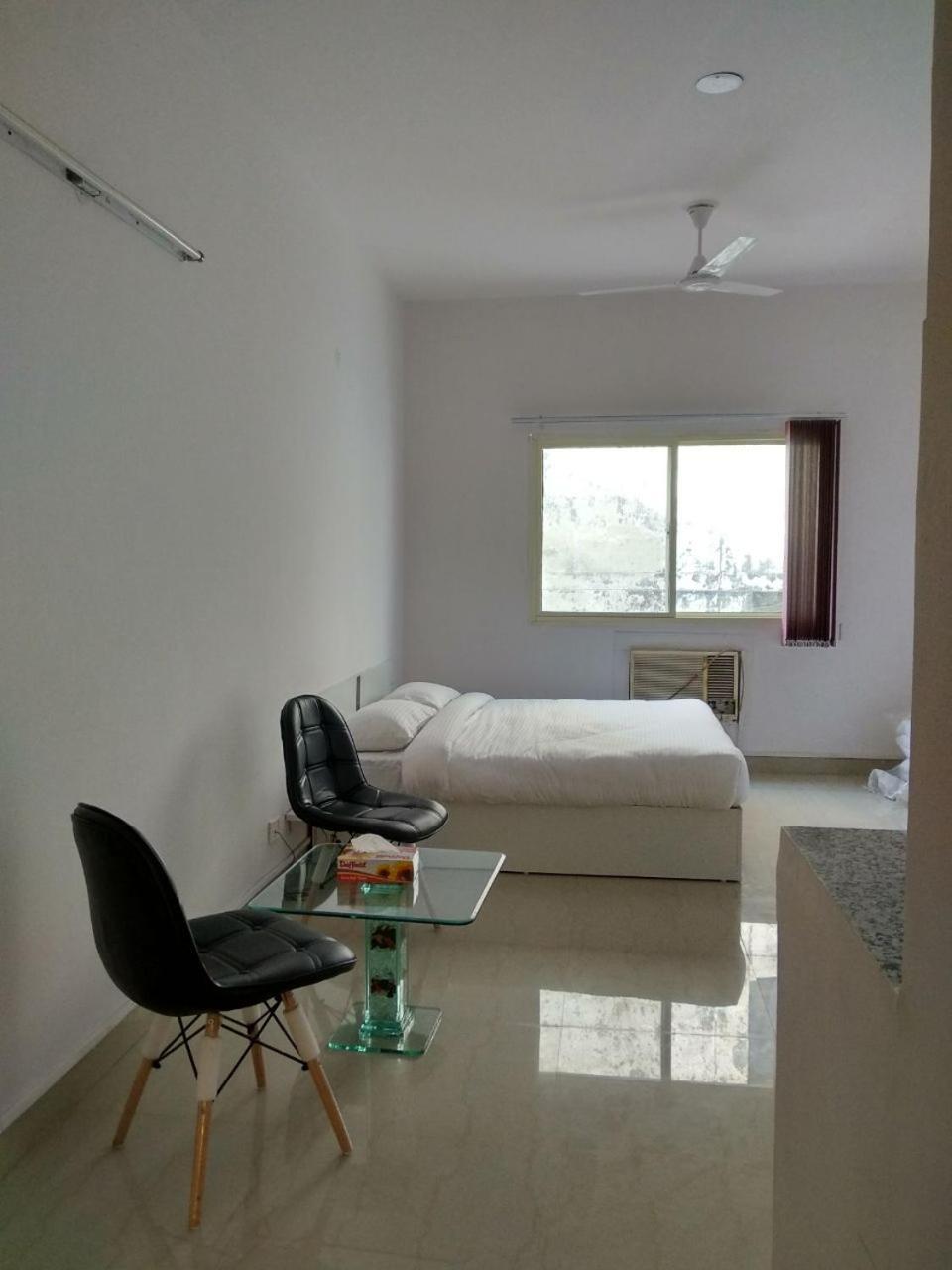 The Radiance Suites And Apartment Ню Делхи Екстериор снимка