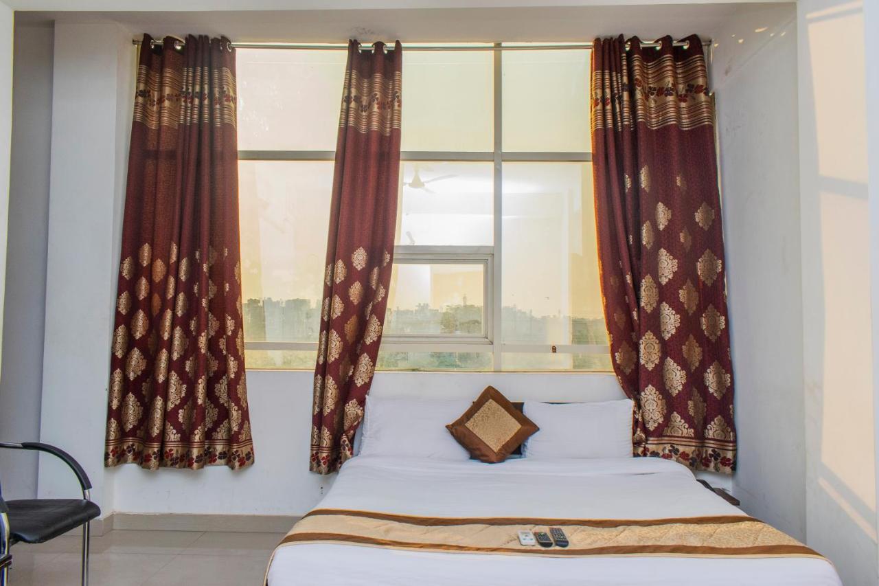 The Radiance Suites And Apartment Ню Делхи Екстериор снимка