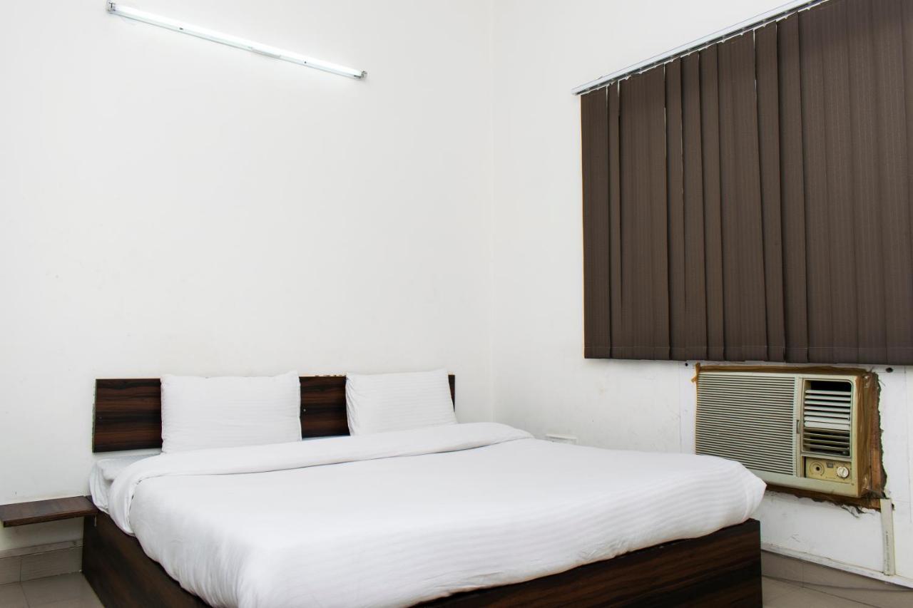 The Radiance Suites And Apartment Ню Делхи Екстериор снимка